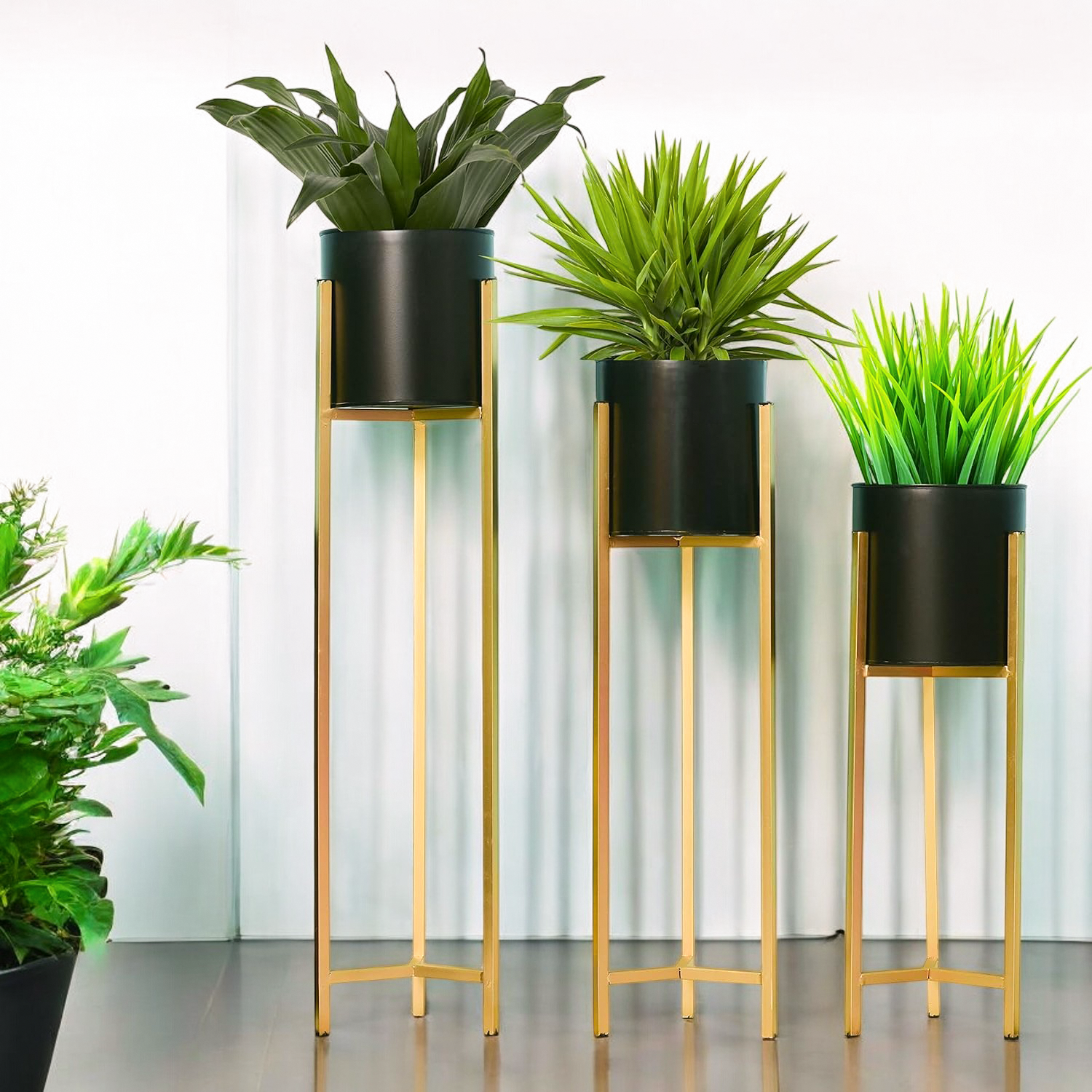 HELIOS Plant Stand for Living Room | Metal Planters for Indoor Living | Planter Pots included (Set of 3 Flower Pots)